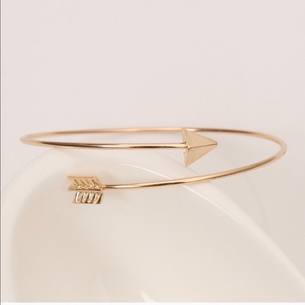 Woman’s Arrow Bangle Bracelet Silver